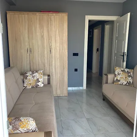 Fully Furnished With View אלאניה